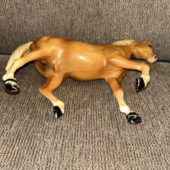 Breyer Traditional Vintage Family Arabian Stallion Palomino - Picture 10 of 15